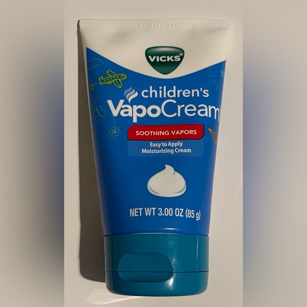 Vicks VapoCream, Easy to Use Non- Greasy Moisturizing Cream, Vicks Vapors, 3 oz.